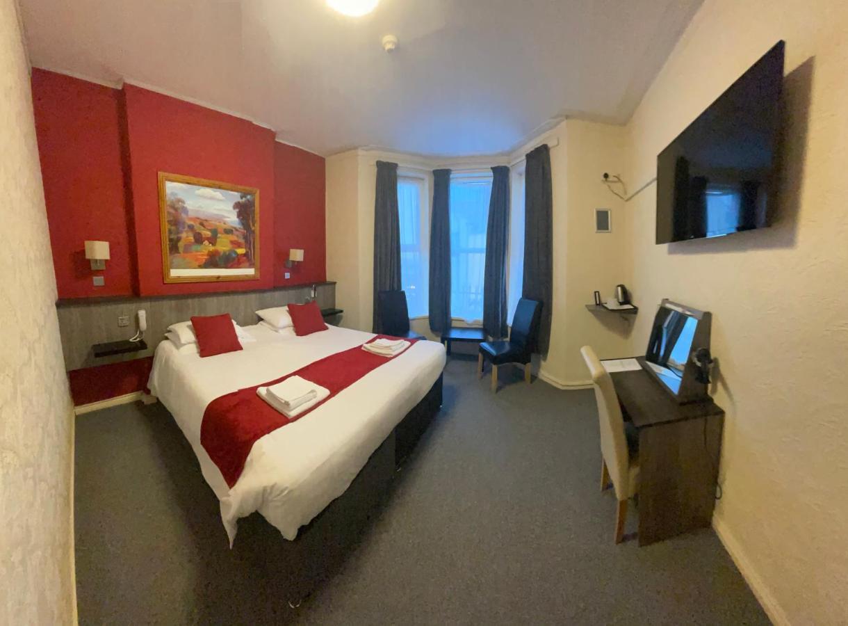 The Port Hotel Portrush Esterno foto