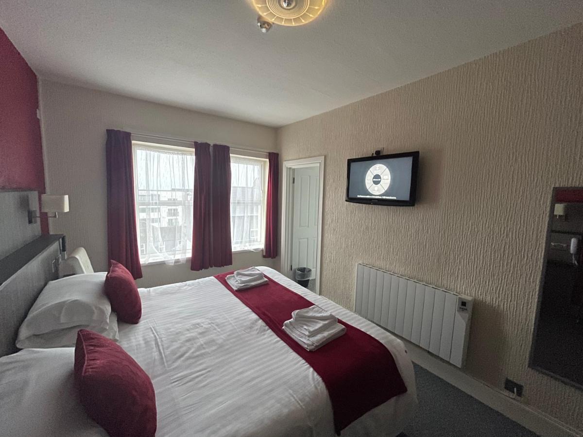 The Port Hotel Portrush Esterno foto