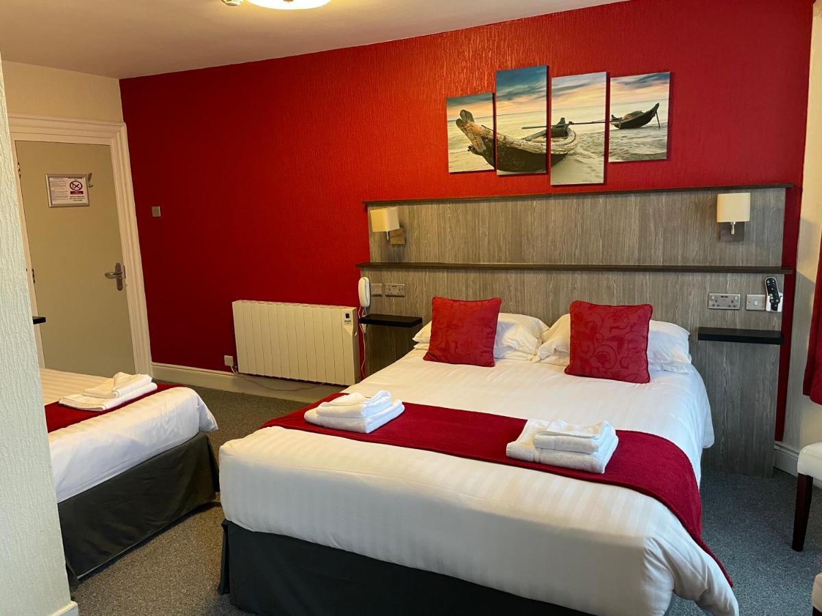 The Port Hotel Portrush Esterno foto