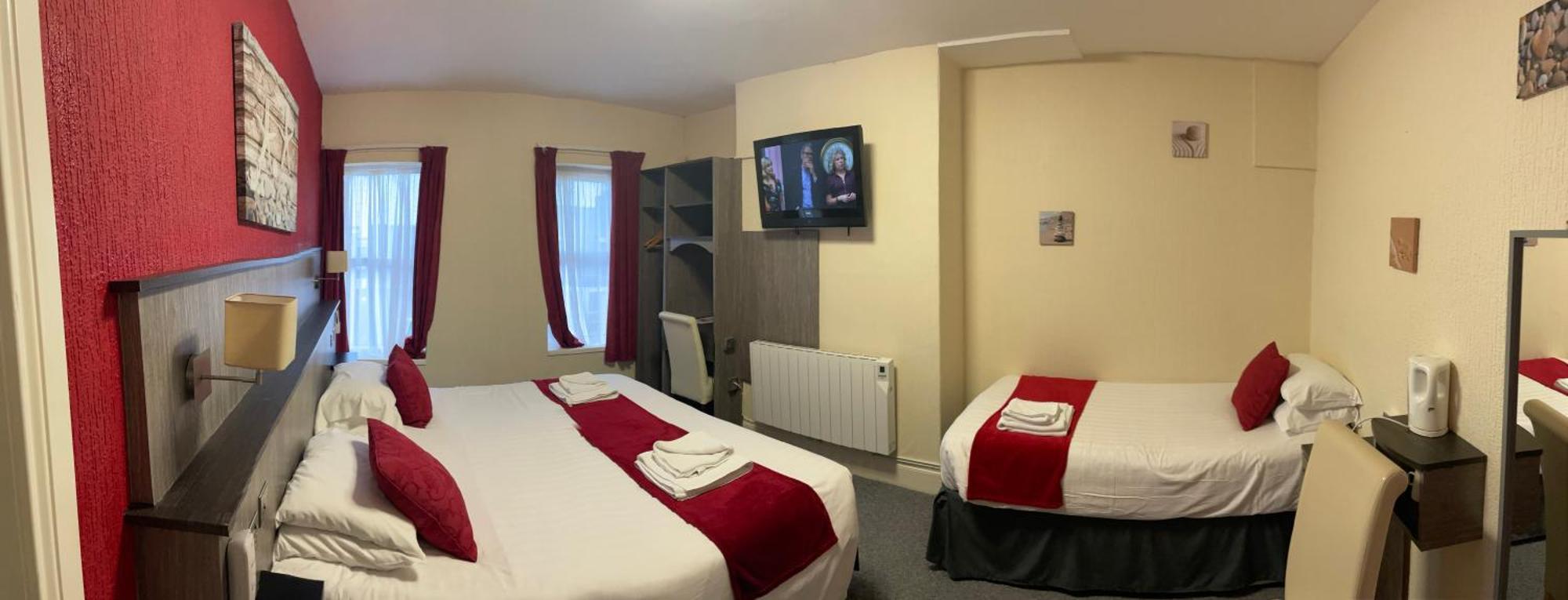 The Port Hotel Portrush Esterno foto
