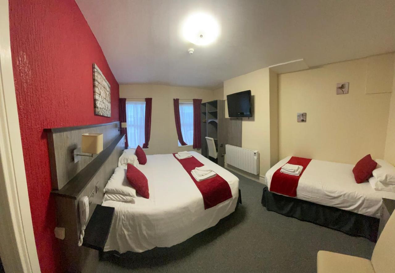 The Port Hotel Portrush Esterno foto