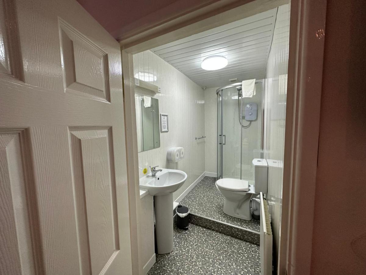 The Port Hotel Portrush Esterno foto