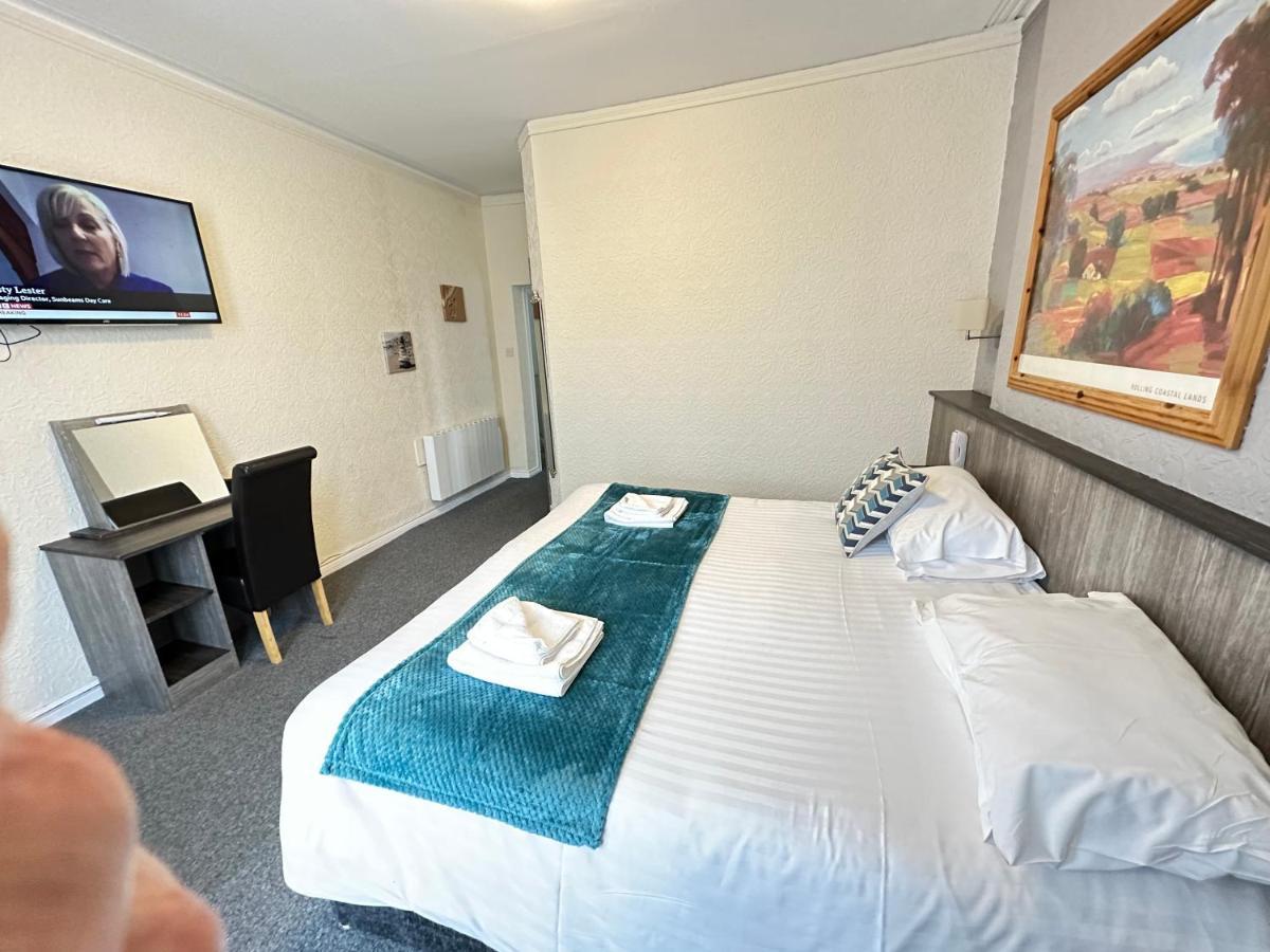 The Port Hotel Portrush Esterno foto