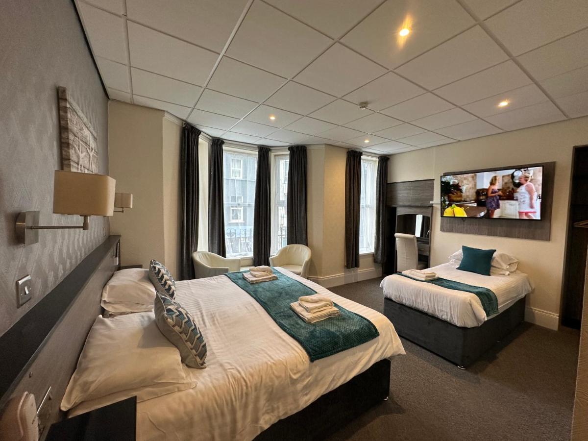 The Port Hotel Portrush Esterno foto