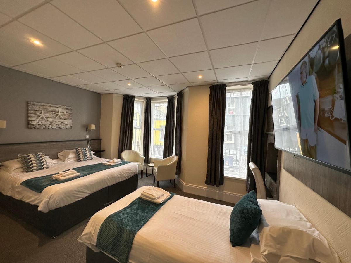 The Port Hotel Portrush Esterno foto