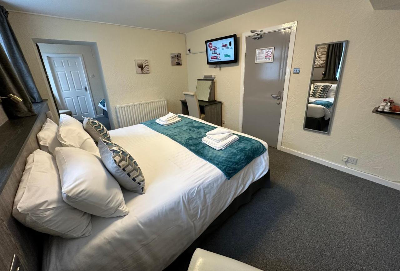 The Port Hotel Portrush Esterno foto