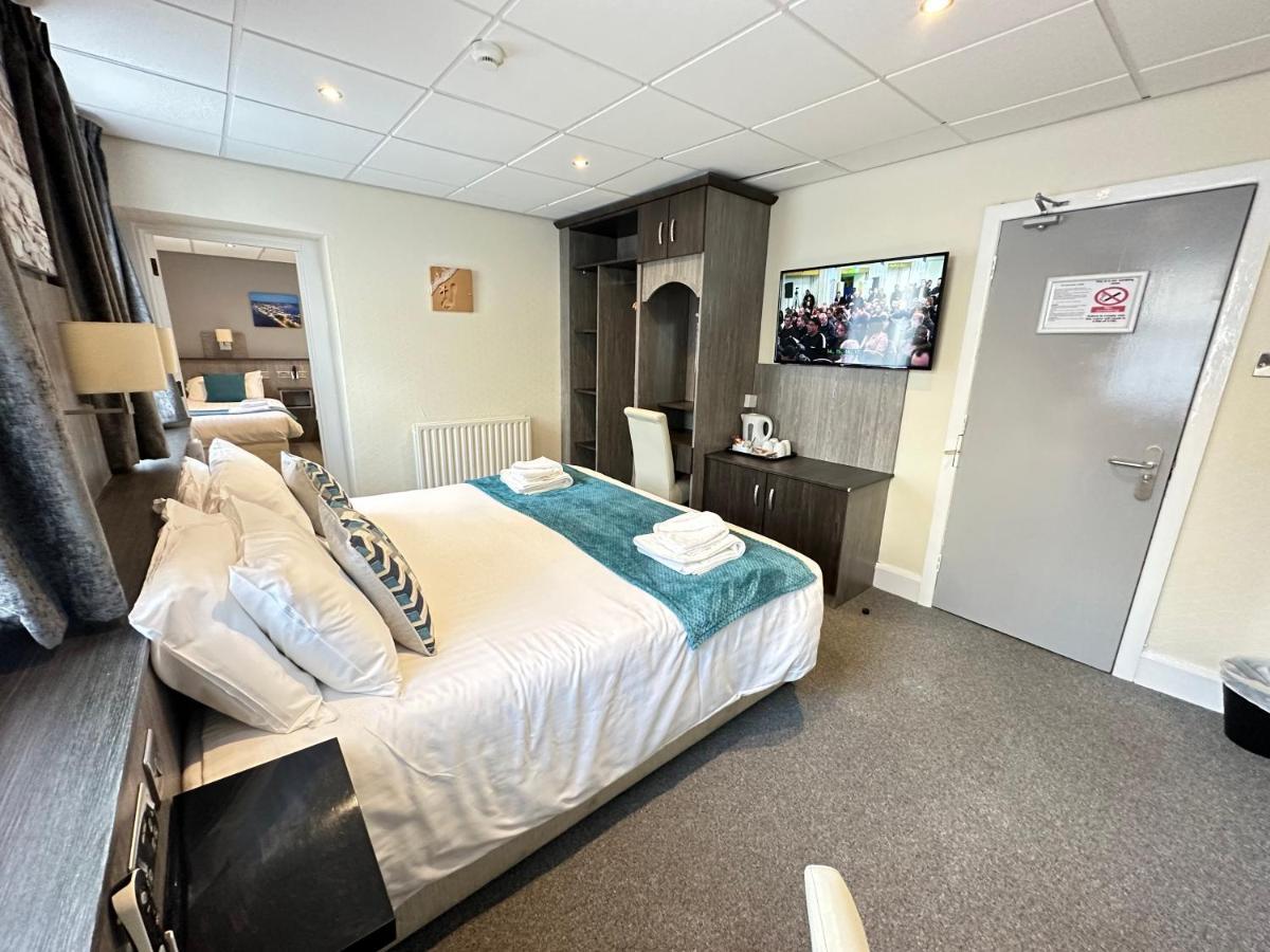 The Port Hotel Portrush Esterno foto