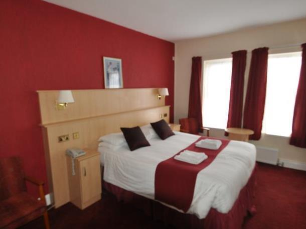 The Port Hotel Portrush Esterno foto